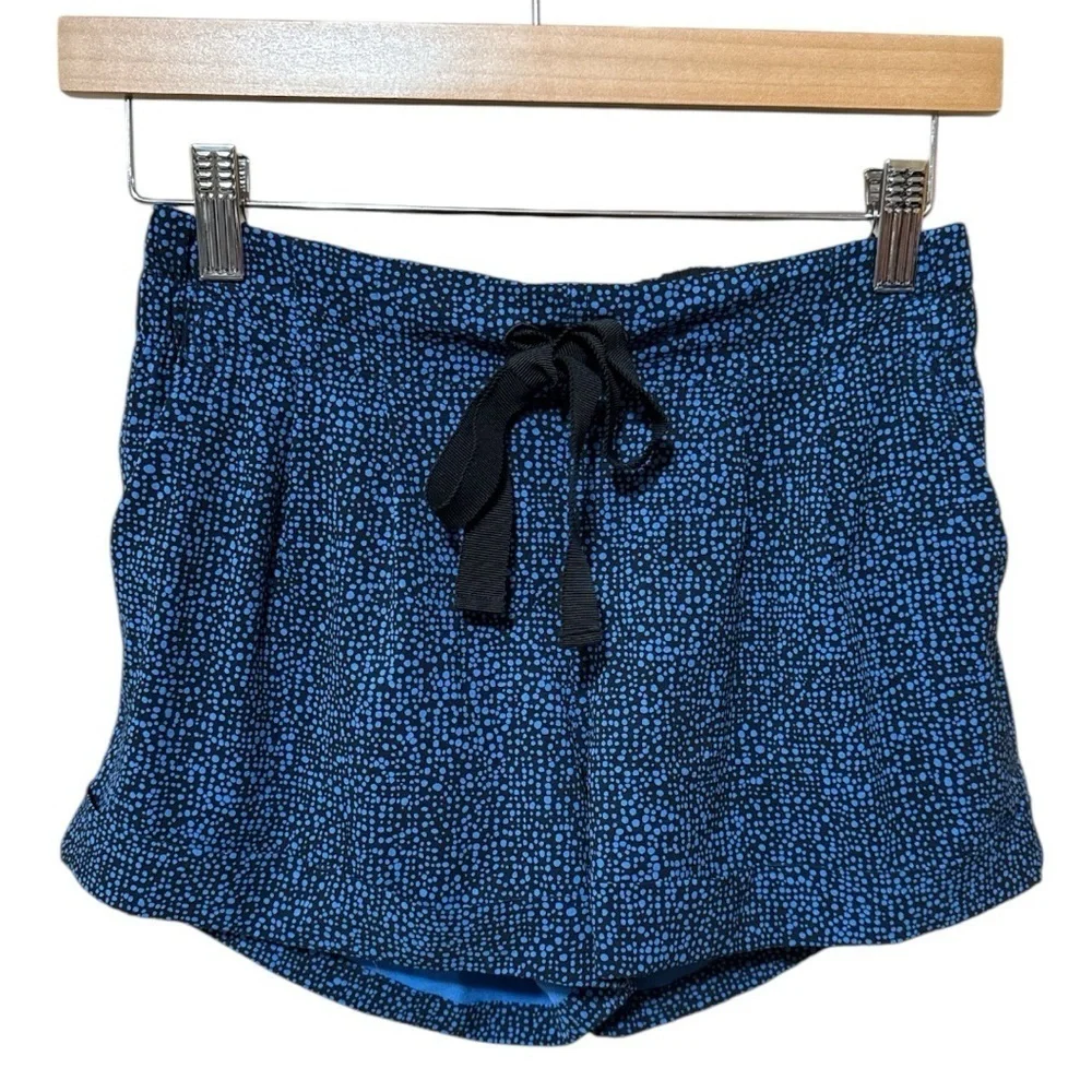 EUC - Lululemon Spring Break Away Short II Blue and Black Print Size 4
